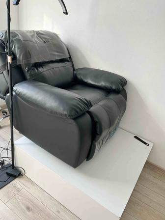 Продам кресло реклайнер, кушетку