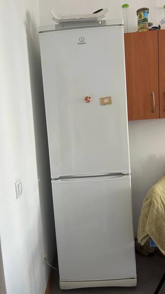 Холодильник Indesit