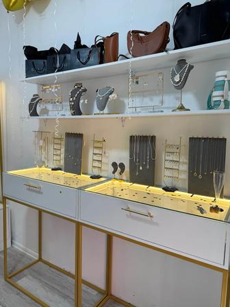 Столы для ювелирных изделий, торговое оборудование