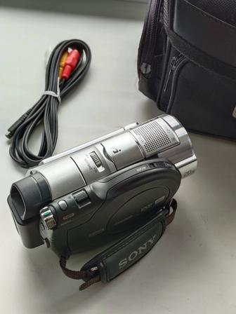 Видеокамеру SONY продам