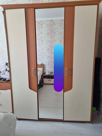 Продам спальный гарнитур