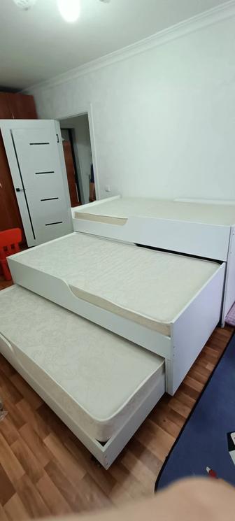 Продам кровать трехъярусная