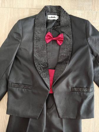 Костюм тройка