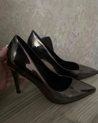 Christian Louboutin So Kate лодочки