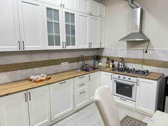 Установить фартук на кухне