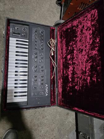 Продам синтезатор