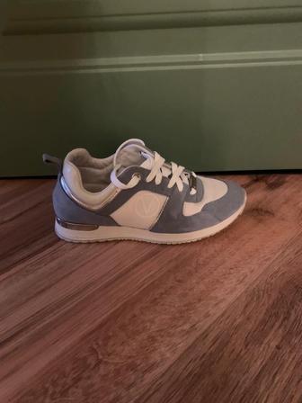 Обувь женская кроссовки