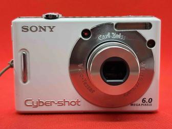 Цифровая фотокамера мыльница Sony Cabershot DSC-W30.