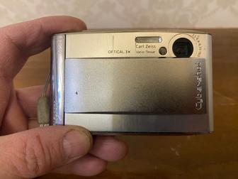 Цифровая фотокамера мыльница Sony Cabershot.