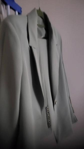 Продам брючный костюм двойка