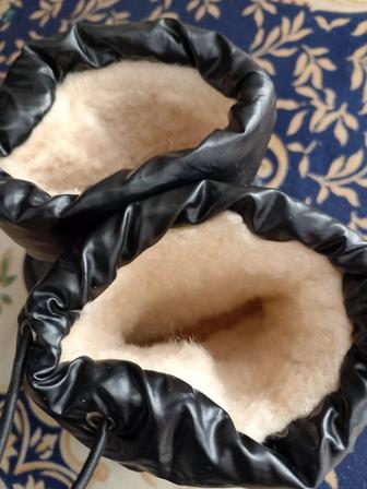 Детские Сапожки натуральный овечий мех. Новые.