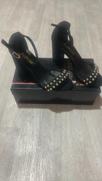 Босоножки женские