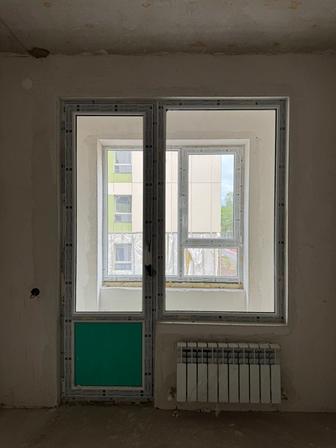 Продам пластиковые дверь и окно балконные