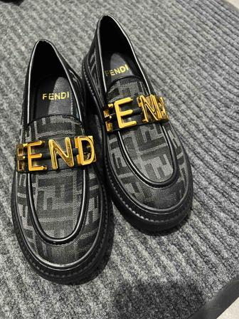 Женская обувь лоферы