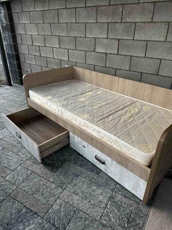 Продам односпальную кровать вместе с матрасом