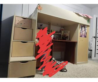 Отдам кровать с полками