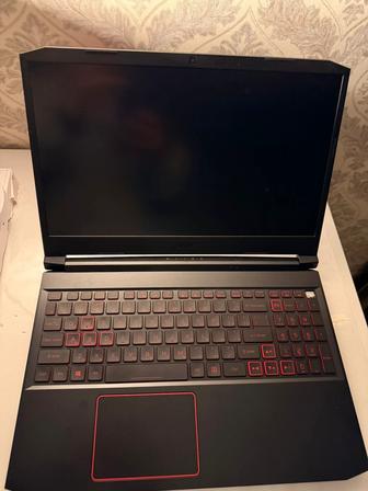 Продам игровой ноутбук Acer, с наушником и мышкой