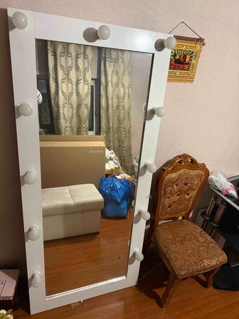 Зеркало с лампочками