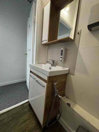 Продается раковина с тумбой и зеркало