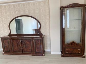 Комод с зеркалом из массива дуба