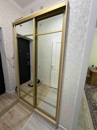 Продаю Шкаф с большими зеркалами