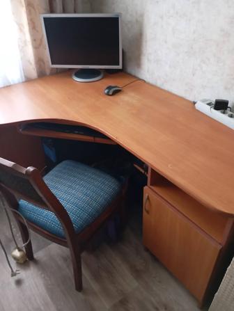 Продам компьютерный стол б/у, цена 5тт.