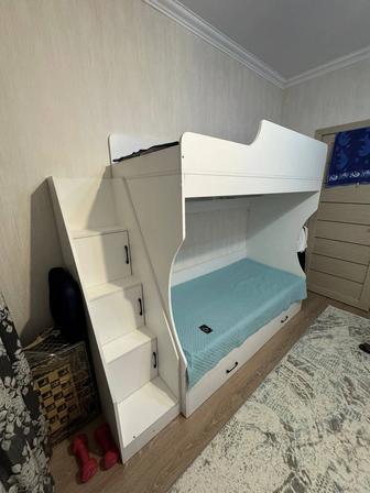 Продаётся двухъярусная кровать. Состояние отличное