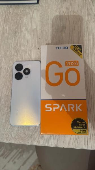 Телефон Tecno Spark Go 2024