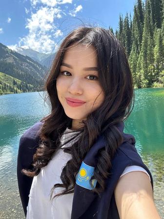 Официанткой