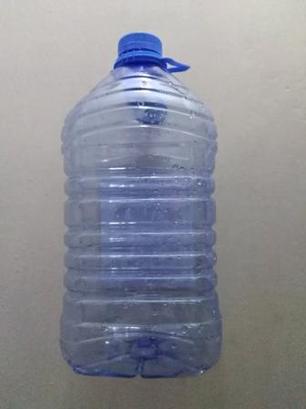 ПРОДАМ ДЁШЕВО бутыль. Для воды. Из пластика, 5 литров, чистый, Бу.