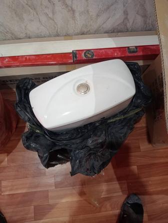 Продаю б/у унитаз с бачком