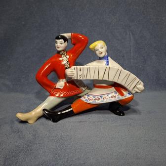 Фарфоровая статуэтка Плясуны