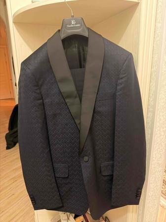 Продам брендовый мужской костюм от Emilio Guido