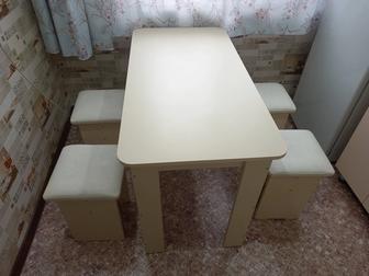Продам стол с табуретками