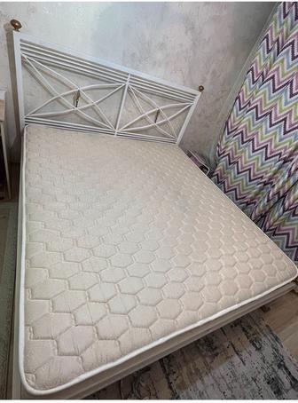 Срочно продам кровать без матраса