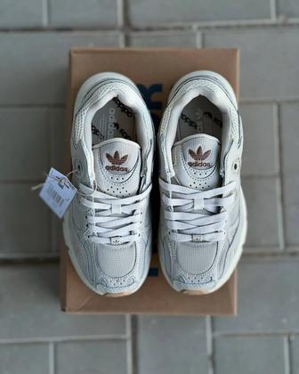 Продам кроссовки Adidas form low