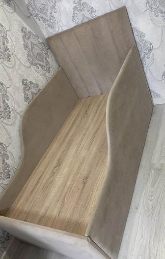 Кровать шкаф и тумбочки