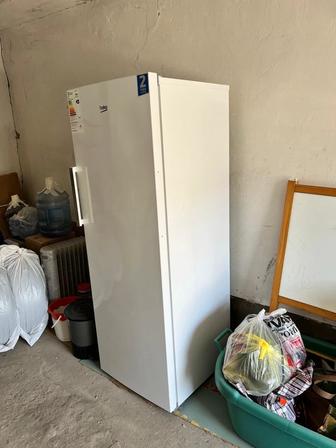 Продам морозильник Beko