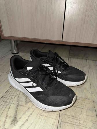 продам кроссовки