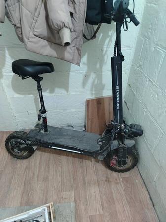 Продаю самокат электронный