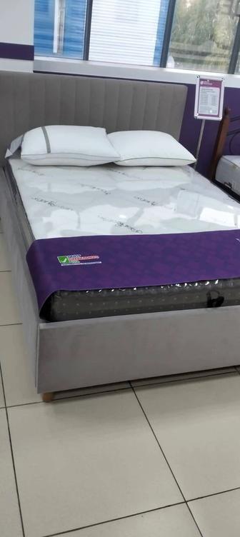 Продам кровать матрас и наматрасник