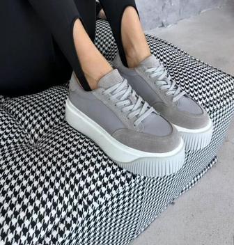 Продаем новые кроссовки