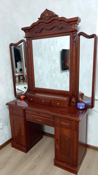 Туалетный столик