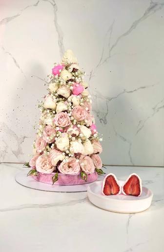 Клубника в шоколаде, пирамида strawberries