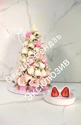 Клубника в шоколаде, пирамида strawberries