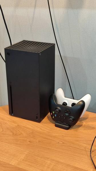 Продам Xbox series X 1TB, 2 геймпада и док.станцию