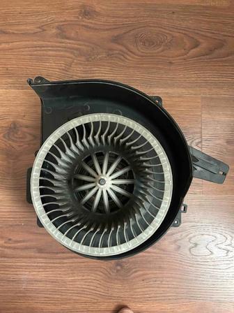 Моторчик печки 6R1 819 015