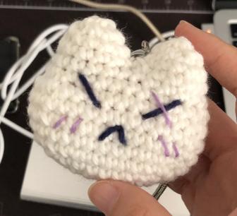 Вязанная игрушка (брелок)