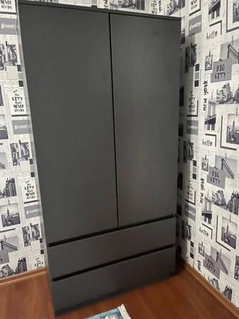 Шкаф серый вместительный в хорошем состоянии