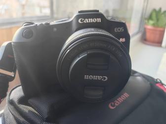 Фотоаппарат Canon R8 и Объектив Canon RF 50mm f / 1.8 STM